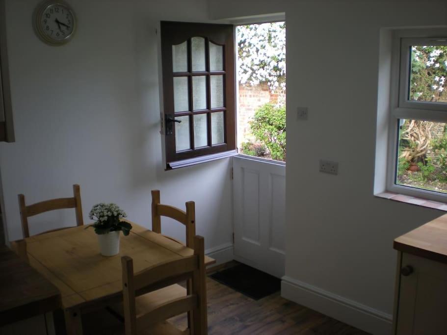 Beautiful Gate House A 4 Minute Walk From Beach Bognor Regis Exterior foto